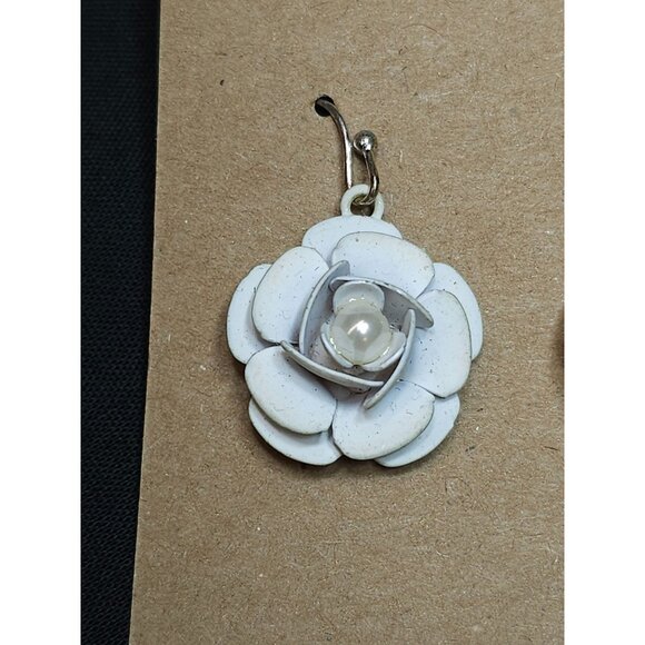 White Floral Drop Earrings With Faux Pearl Center Lightweight - Picture 4 of 7